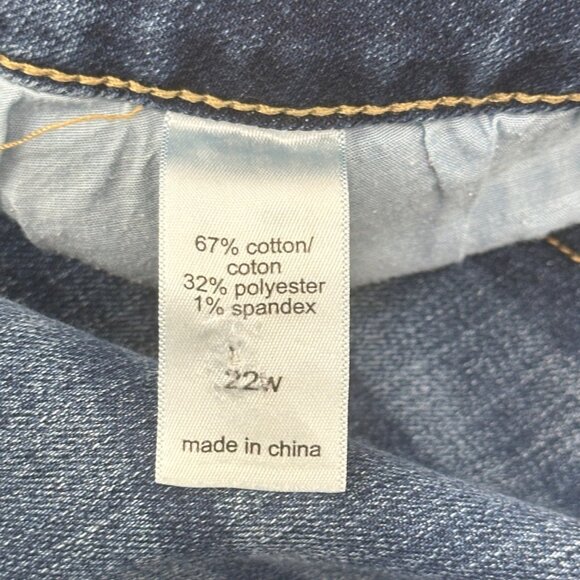 Maurices Womens Denim Bermuda Shorts Size 22W Blue Stretch Casual Cotton Blend - Picture 3 of 10